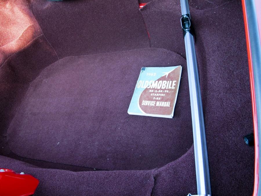  Oldsmobile Starfire Hardtop Coupe 1962 года  (фото 3 из 30)